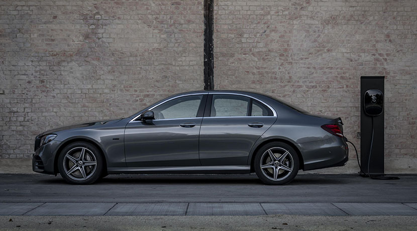 Mercedes E-Class 300 and lateral plug-in hybrid